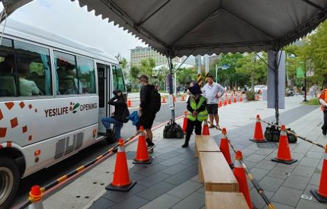 大眾運輸接駁紓解車潮　新店裕隆城接駁加車增班