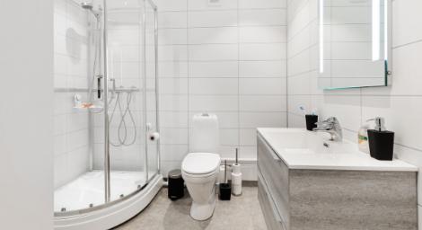 廁所膠條狂發霉發黑！內行人推1神物：睡醒變白了