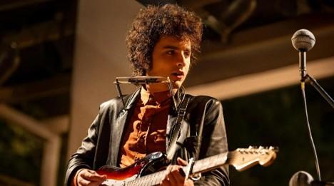 提摩西夏勒梅演歌雙棲？ 粉絲瘋猜他是爆紅蒙面Rapper