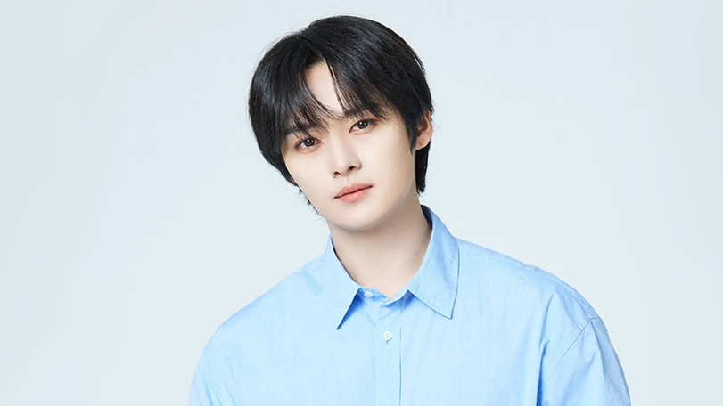 Stray Kids成員Lee Know腳踝扭傷　MAMA後坐輪椅返韓