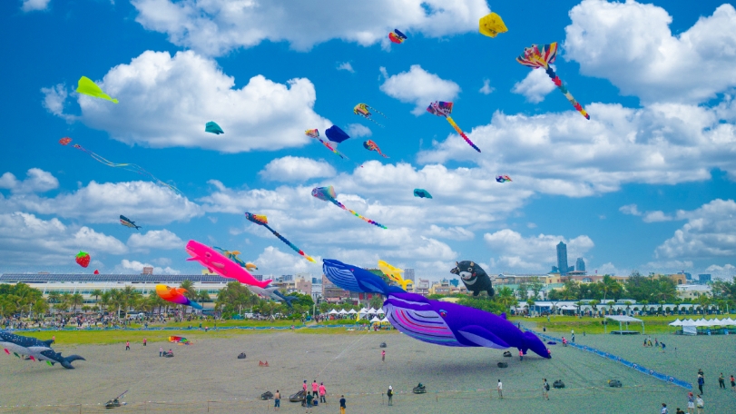 35米鯨魚風箏翱翔天際　2026旗津風箏節登場