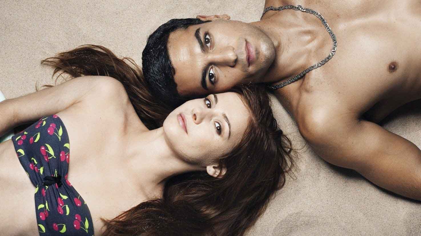 一張含有 排列, 人員, 室內, 平躺 的圖片

自動產生的描述