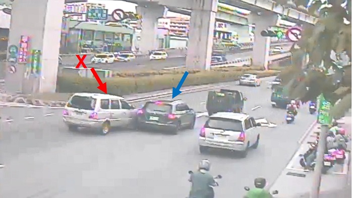 打方向燈後變換車道釀車禍…他遭判刑3個月　裁決處：是預告、非護身符